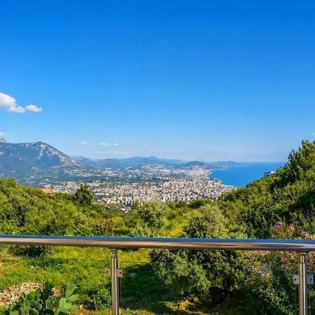 With Pool And Great Sea And Views *
